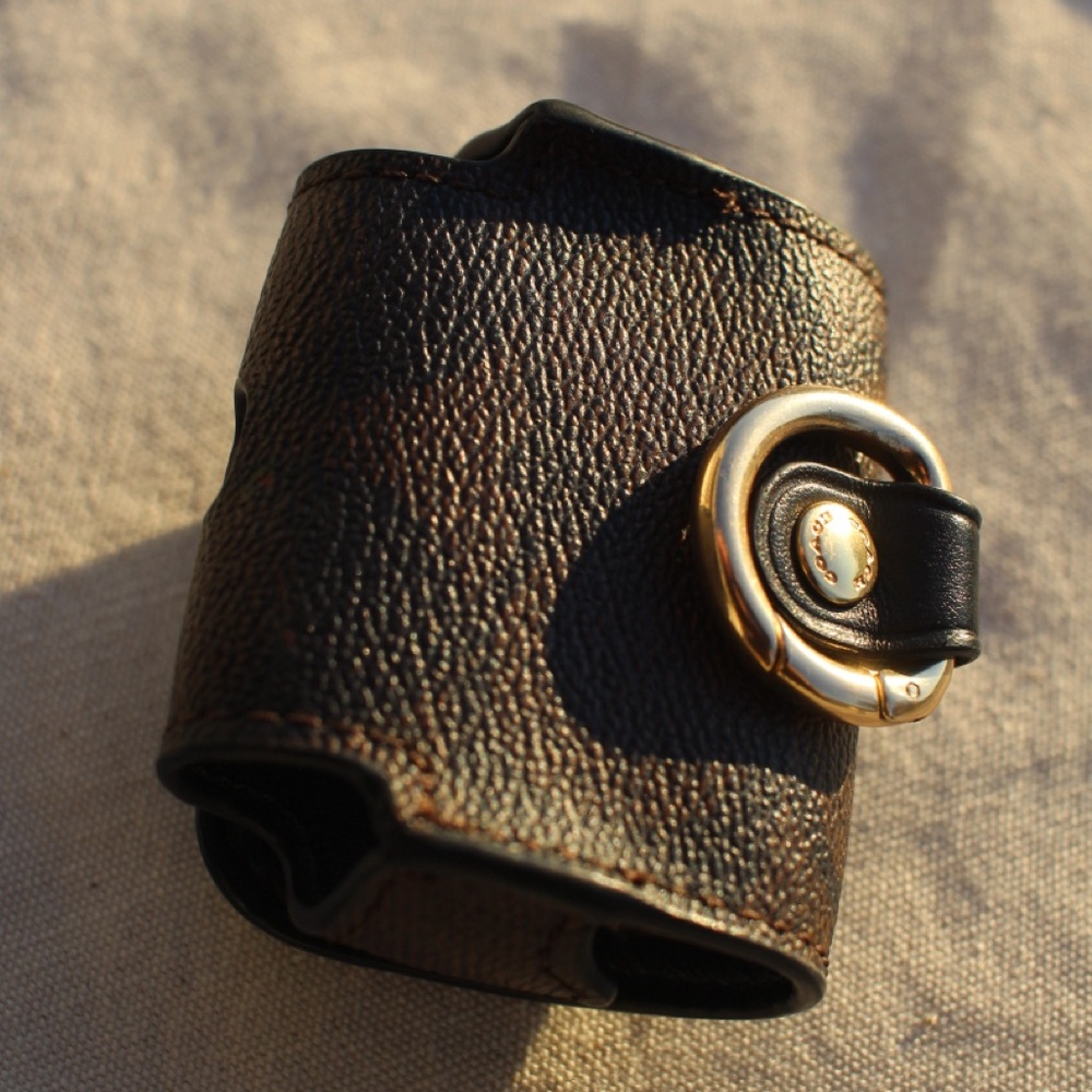 Coach AirPods Pro Case Leather Logo Holder Keychain Clip - Picture 4 of 6